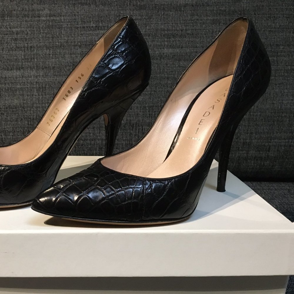 Black alligator Casadei pumps, size 9 (fits like an 8.5)